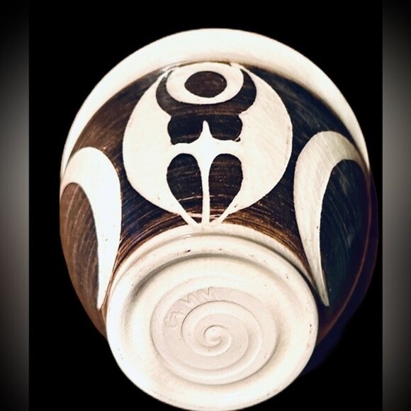 Abstract Geometric Pattern with Moon & Woman Pottery Bowl Vase Design - Picture 4 of 15